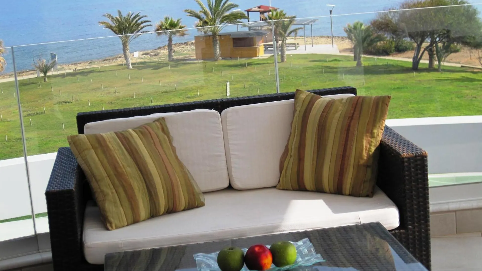 Polyxenia Isaak Luxury Villas And Apartments Protaras