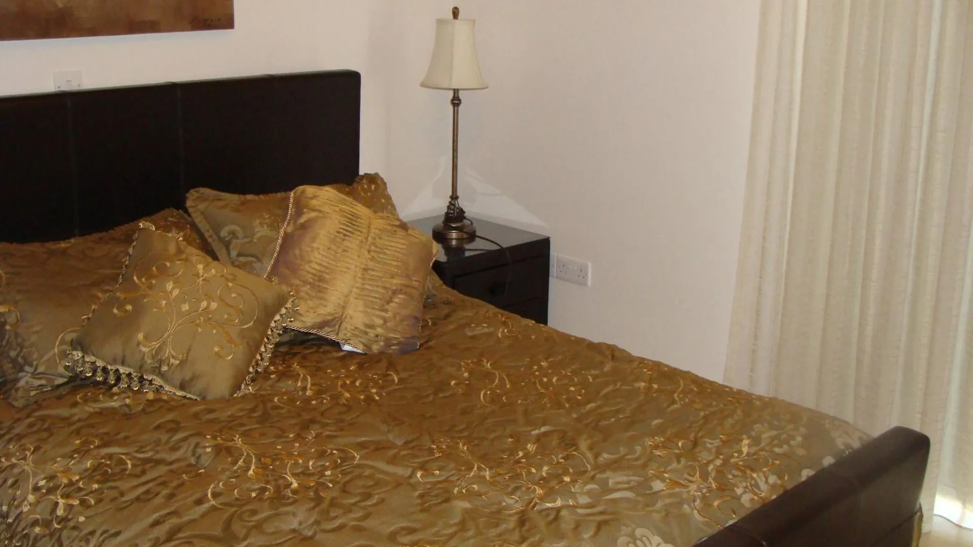 Polyxenia Isaak Luxury Villas And Apartments Protaras