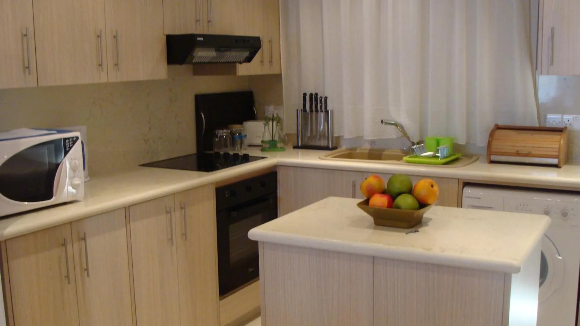 Polyxenia Isaak Luxury Villas And Apartments Protaras