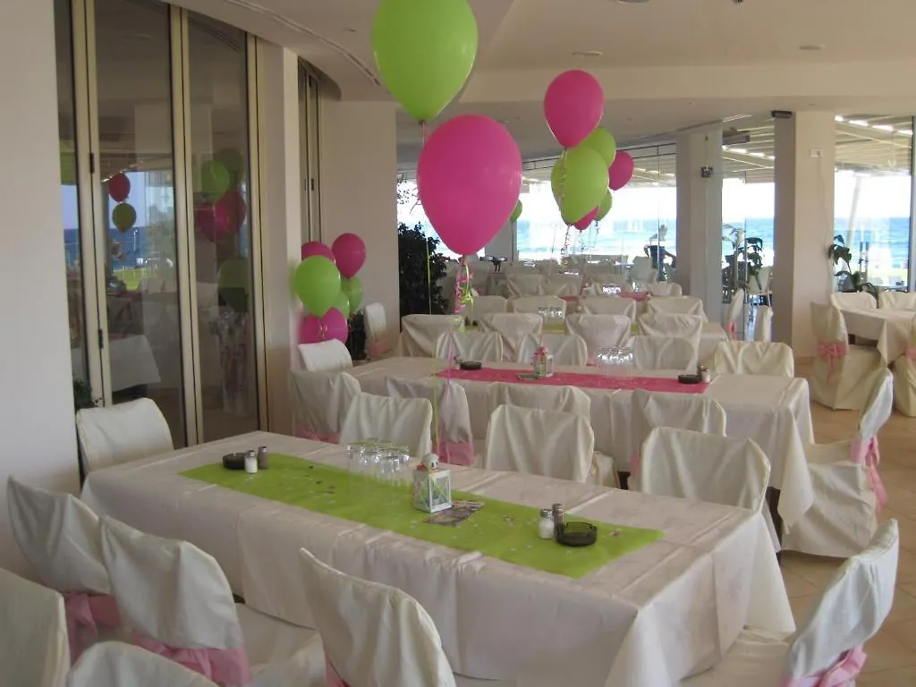Polyxenia Isaak Luxury Villas And Apartments Protaras