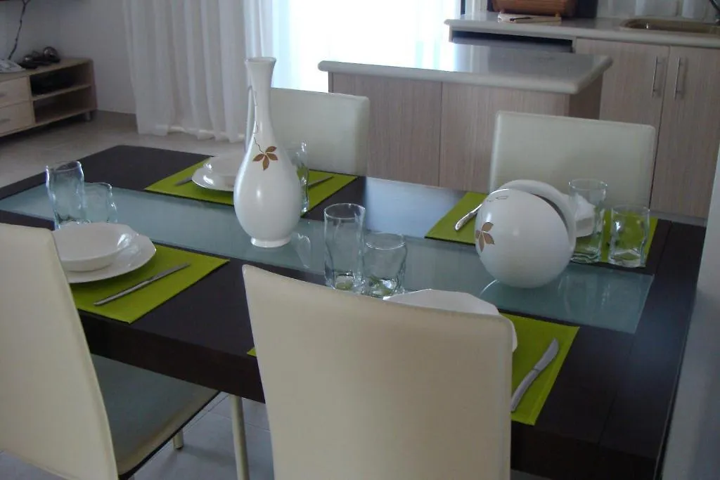 Polyxenia Isaak Luxury Villas And Apartments Protaras