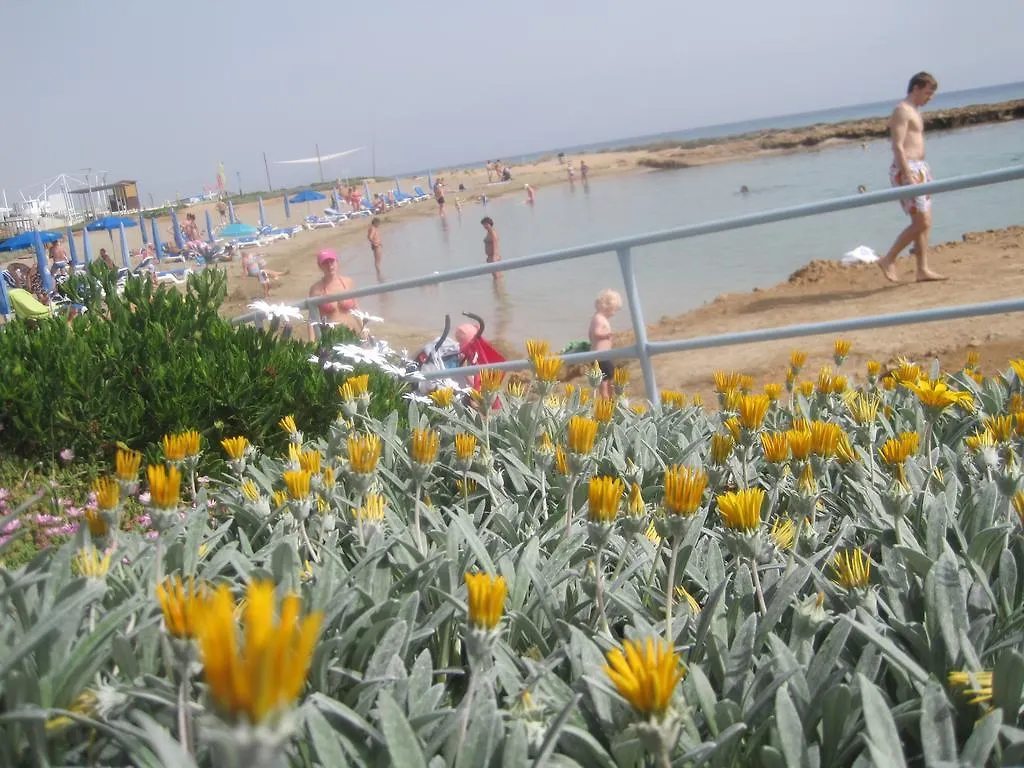 Polyxenia Isaak Luxury Villas And Apartments Protaras